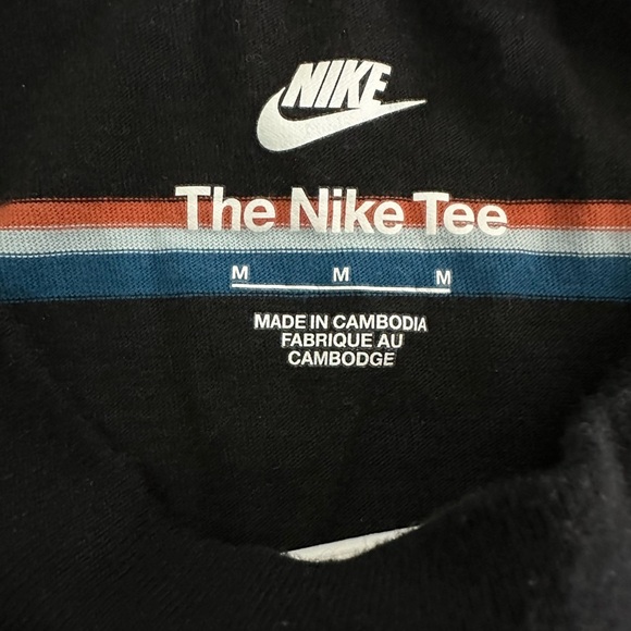 Nike Sportswear Club Black Stripe Embroidered Logo Size Medium Mens T-Shirt - Picture 5 of 5